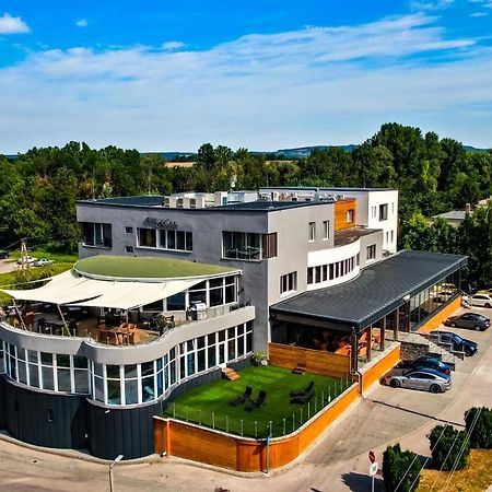 Hotel Kristaly Konferencia & Wellness Ajka Екстер'єр фото