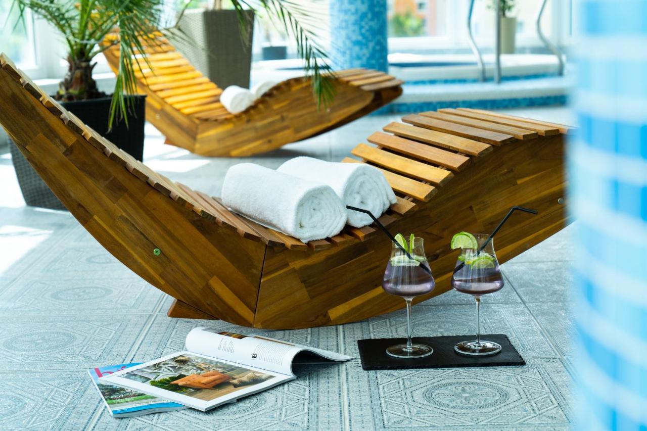 Hotel Kristaly Konferencia & Wellness Ajka Екстер'єр фото