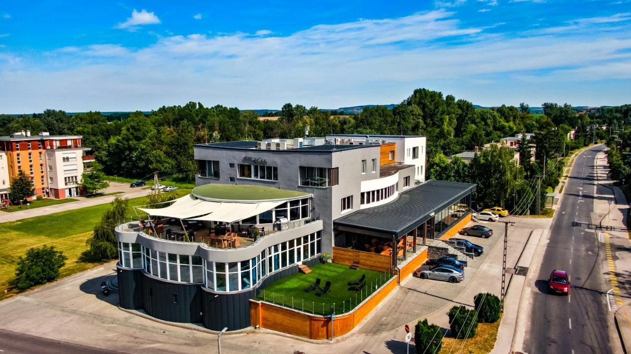 Hotel Kristaly Konferencia & Wellness Ajka Екстер'єр фото