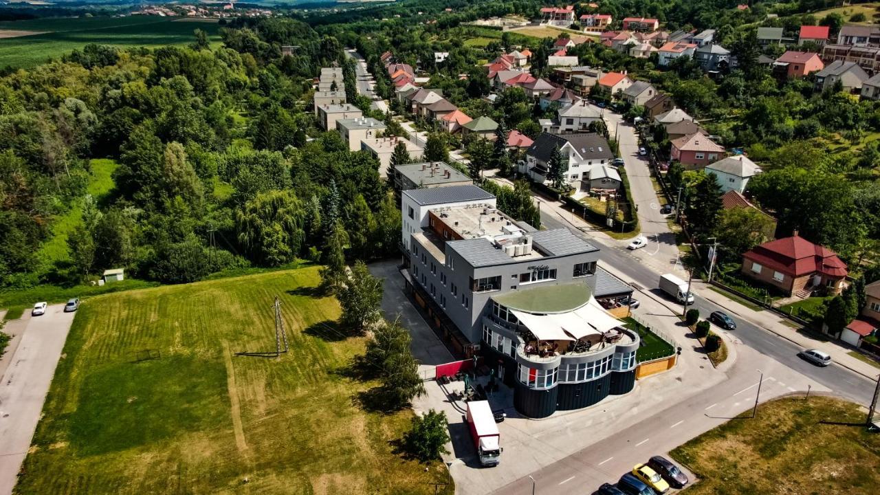 Hotel Kristaly Konferencia & Wellness Ajka Екстер'єр фото