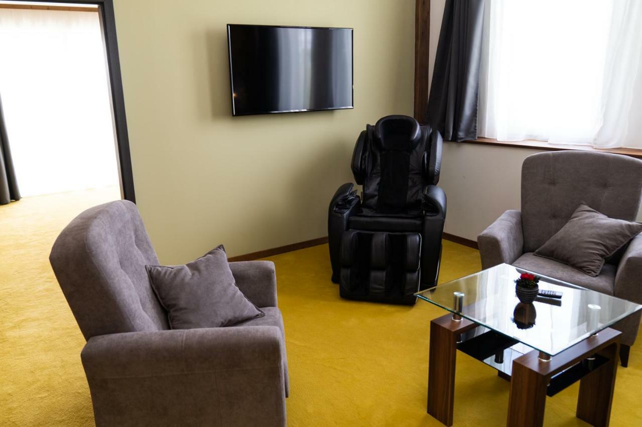 Hotel Kristaly Konferencia & Wellness Ajka Екстер'єр фото