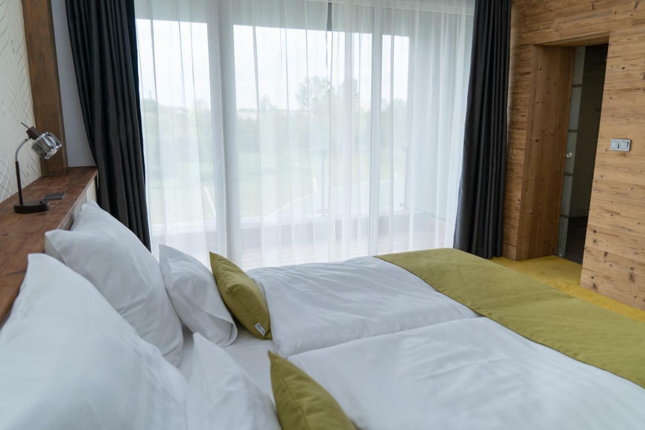 Hotel Kristaly Konferencia & Wellness Ajka Екстер'єр фото